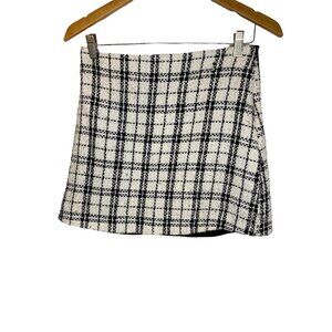 Lulus black and white skirt Medium